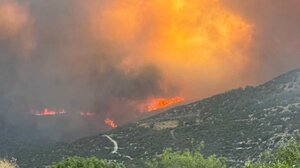 Πύρινος εφιάλτης στην Κύπρο: Δύο νεκροί και δεκάδες σπίτια στις φλόγες