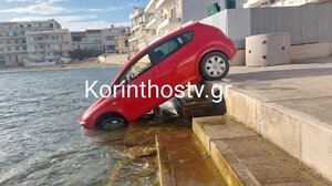 Κόρινθος: Αυτοκίνητο έπεσε με τη «μούρη» στη θάλασσα