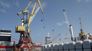 Ένα λιμάνι, ένας γερανός – "Καμπανάκι" για "ασφυξία" στις φορτοεκφορτώσεις