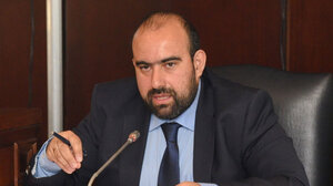 Κατέρρευσε ο δήμαρχος Κυθήρων εν μέσω του συντονισμού για τη φωτιά