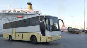 Έφτασαν στον Πειραιά οι πρώτοι μετανάστες που φιλοξενούνταν στην Αγυιά