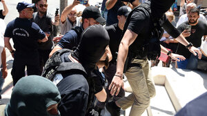 Ειρήνη Μουρτζούκου: Έλαβε προθεσμία να απολογηθεί την Κυριακή – «Φόνισσα» φώναζαν οργισμένοι πολίτες