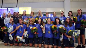 «Είναι μόνο η αρχή…» - H Ελλάδα υποδέχτηκε τα «χρυσά» κορίτσια της εθνικής πόλο - ΒΙΝΤΕΟ