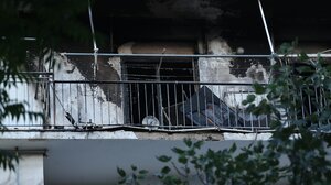 Πέτρος Φιλιππίδης: Βίντεο ντοκουμέντο από τη στιγμή που ξεσπά η φωτιά στο σπίτι του 