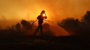 Μαίνονται οι πυρκαγιές στην Καλιφόρνια - Χιλιάδες άνθρωποι εκκενώνουν τα σπίτια τους