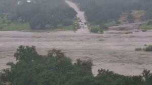 ΗΠΑ: Σε κατάσταση έκτακτης ανάγκης το Τέξας – Να μην σταματήσει η αναζήτηση ζητούν οι γονείς 29 παιδιών που αγνοούνται