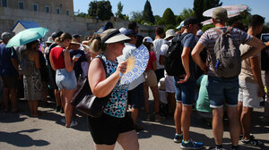 Τουρισμός: Με αύξηση οι εισπράξεις και το Μάιο στα 2,25 δισ. ευρώ, αλλά δύσκολη η συνέχεια