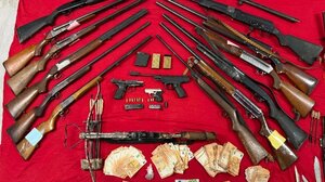 Ολόκληρο οπλοστάσιο είχαν στην κατοχή τους δύο άνδρες στη Χαλάστρα