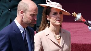 Η πριγκίπισσα Κέιτ με Dior και βασιλικά κοσμήματα, κατά την υποδοχή του ζεύγους Μακρόν