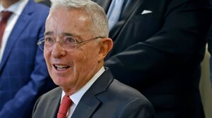 Ένοχος στη δίκη του για επηρεασμό μαρτύρων κρίθηκε ο πρώην Πρόεδρος της Κολομβίας Άλβαρο Ουρίμπε