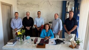 Με την Ντόρα Μπακογιάννη οι ξενοδόχοι των Χανίων 