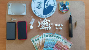 Καλαμάτα: Συλλήψεις δύο νεαρών για διακίνηση κοκαΐνης ύστερα από καταδίωξη