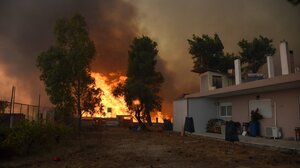 Καίγεται η Ελλάδα: Πύρινος εφιάλτης από την Πάτρα έως τη Χίο και τη Ζάκυνθο