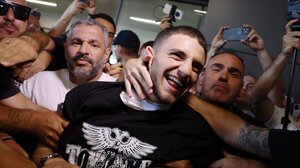 Αποθεωτική υποδοχή για τον Ζαφείρη στην Θεσσαλονίκη 