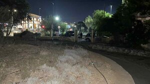 Πέφτει η νύχτα... στο πάρκο του Κατσαμπά: Τα παιδιά παίζουν με φακούς - Οι γείτονες φοβούνται να βγουν στην αυλή