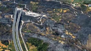 Φωτιά στην Πάτρα: Αποκαρδιωτικές εικόνες από την καταστροφή - Απέραντο καμένο τοπίο