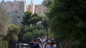 Απόπειρα κλοπής στην Ακρόπολη με… ανατροπή: Στο νοσοκομείο με βαριές κακώσεις ο δράστης