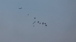 Ισπανία: Η Μαδρίτη προχώρησε στη ρίψη 12 τόνων τροφίμων στη Λωρίδα της Γάζας