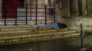 Σπίτια σε αστέγους: Υπογράφηκαν τα δύο πρώτα μισθωτήρια του προγράμματος από το Δήμο Ηρακλείου