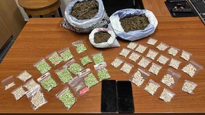 Πάνω από 1 κιλό κάνναβη και χιλιάδες χάπια, στα χέρια δύο ανδρών