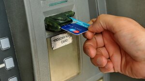 Συναλλαγές στα ΑΤΜ: δωρεάν από σήμερα οι αναλήψεις μετρητών