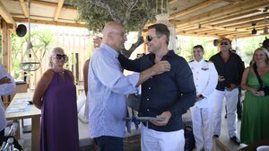 Από την Τήνο, στην Κρήτη με ελικόπτερο ο Νίκος Δένδιας