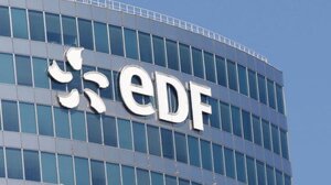 Απεργία στην γαλλική εταιρεία ενέργειας EDF: Οι εργαζόμενοι βάζουν «φωτιά» στην κυβέρνηση Μπαϊρού