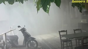 Οι καπνοί στο φορτηγάκι λαχτάρησαν οδηγό και περαστικούς - Βίντεο