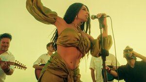 Το «Summer Medley» της Kέλλυς Κελεκίδου με τον Ayman έγινε viral στο Tik Tok!