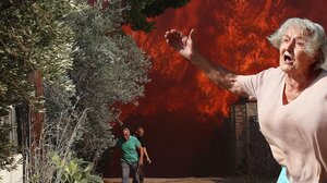 Μαίνεται η φωτιά στην Κερατέα: Καίγονται σπίτια - Τουλάχιστον 10 απεγκλωβισμοί κατοίκων