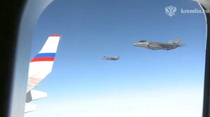 Αμερικανικά F-35 συνόδευσαν το αεροπλάνο του Πούτιν στην επιστροφή στη Ρωσία 