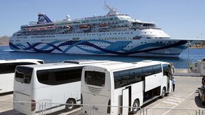 Crown Iris: Στον Άγιο Νικόλαο το κρουαζιερόπλοιο με τους 1800 Ισραηλινούς