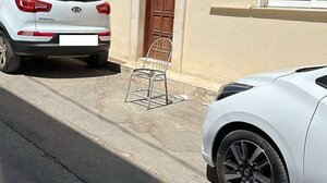 Μια καρέκλα για "καβάτζα" στάθμευσης