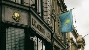 Καζακστάν: Το υπουργείο Άμυνας ανακοινώνει ότι ένας υπάλληλός του συνελήφθη στην Πολωνία