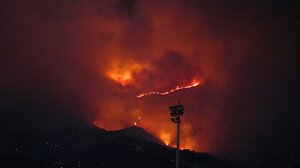  Καστοριά: Ενισχύθηκαν οι δυνάμεις στη δασική πυρκαγιά στο Μακροχώρι 