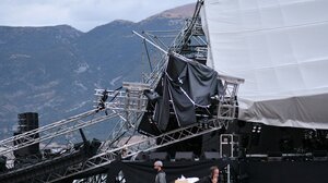 Ιωάννινα: Η στιγμή που οι άνεμοι ξηλώνουν το στέγαστρο συναυλίας - Βίντεο