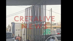 Εσταυρωμένος: Νταλίκα σφήνωσε κάτω από τη γέφυρα και προκάλεσε χάος στην κυκλοφορία! - Δείτε εικόνες