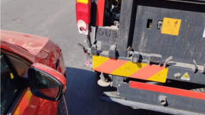 Χανιά: Αυτοκίνητο "καρφώθηκε" σε απορριμματοφόρο - Από “θαύμα” δεν τραυματίστηκε ο εργαζόμενος 