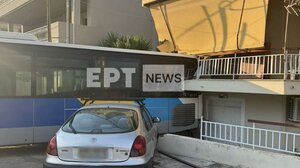 Λεωφορείο έπεσε πάνω σε μπαλκόνι!