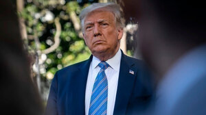 Ο Τραμπ επισκέπτεται τους στρατιωτικούς και αστυνομικούς που ανέπτυξε στην Ουάσιγκτον