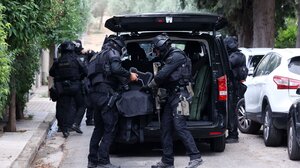 Λήξη συναγερμού στον Χολαργό: Συνελήφθη ο 57χρονος που πέταξε τη μολότοφ