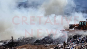 Συνεχίζεται η μάχη με τη φωτιά στον ΧΥΤΑ Αγίου Νικολάου