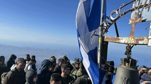 Ψηλορείτης: Συγκινητική παρουσία χιλιάδων περιπατητών στο εκκλησάκι του Τιμίου Σταυρού