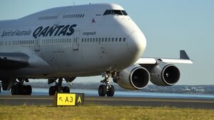 Συναγερμός στον αέρα: Boeing της Qantas έκανε αναγκαστική προσγείωση