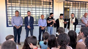 Ο Δήμαρχος Μαλεβιζίου στους αγιασμούς στο 2ο Δημοτικό Αγίας Μαρίνας και στο Λύκειο Γαζίου