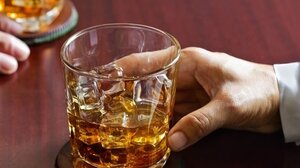 Η κατανάλωση αλκοόλ αυξάνει τον κίνδυνο άνοιας