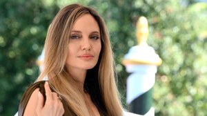 Η νέα ταινία της Αντζελίνα Τζολί «Anxious People» με τον Τζέισον Σέγκελ