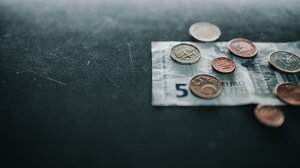 Ασφαλιστικές εισφορές: 8 στους 10 ελεύθερους επαγγελματίες στη χαμηλότερη κατηγορία 