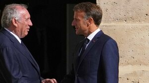 Στο Ελιζέ ο Φρ. Μπαϊρού για να υποβάλει επίσημα την παραίτησή του στον πρόεδρο Μακρόν