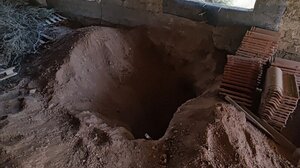 Βοιωτία: Μεταξύ 2021 – 2023 ο θάνατος της ηλικιωμένης που την έθαψε η κόρη της σε αυτοσχέδιο λάκκο